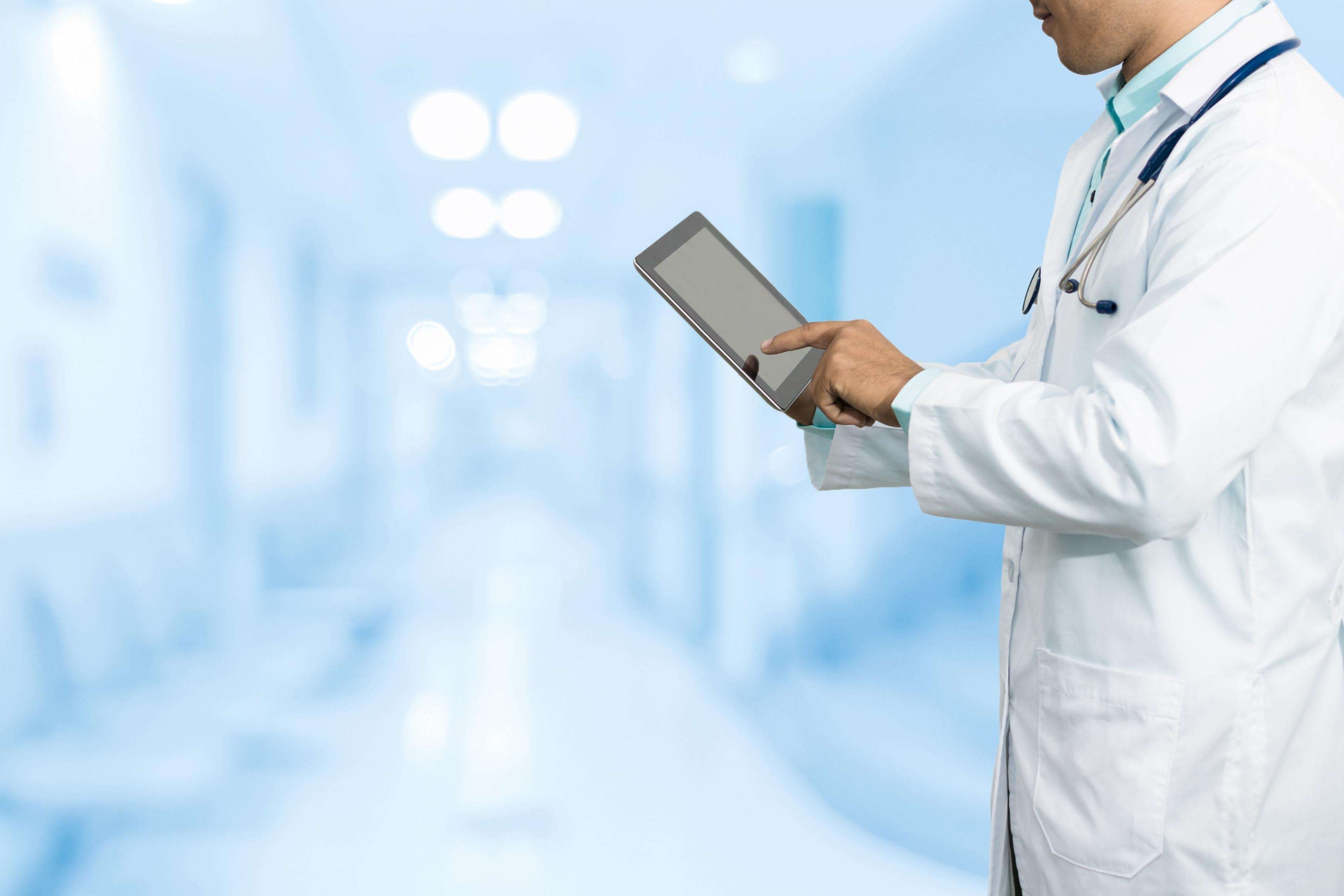 نظام إدارة العيادات: كيف يحول عيادتك رقمياً؟